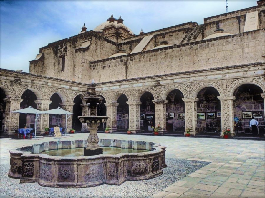 A white-washed courtyard centred around a fountain