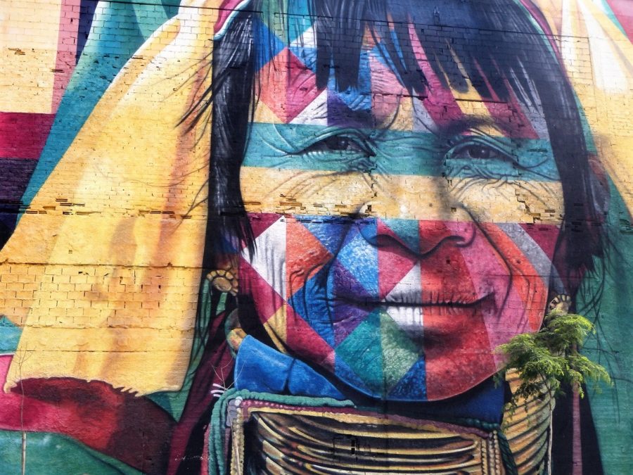 A Karen woman represented on the Mural das Etnias; a must-see when backpacking in Rio de Janeiro