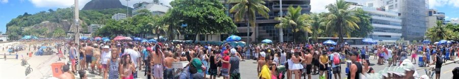 A panorama of a Leblon bloco shows thousands of attendees